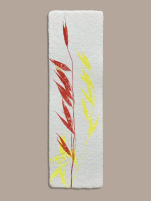 Marque-page artisanal en papier fait main avec empreinte végétale naturelle