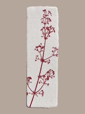 Marque-page artisanal en papier fait main avec empreinte végétale naturelle