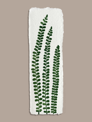 Marque-page artisanal, réalisé en série à la main. Inspiré d'une vraie plante.