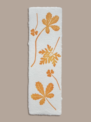 Marque-page artisanal, réalisé en série à la main. Inspiré d'une vraie plante.