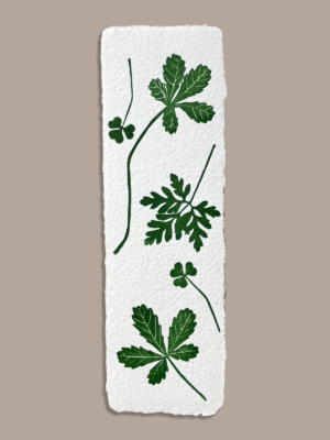 Marque-page artisanal, réalisé en série à la main. Inspiré d'une vraie plante.